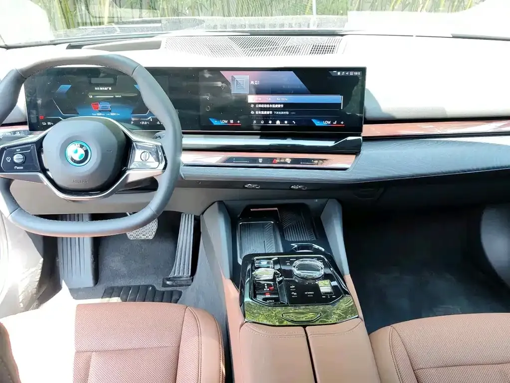 BMW i5 — фото 7