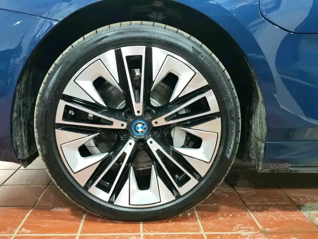 BMW i5 — фото 9