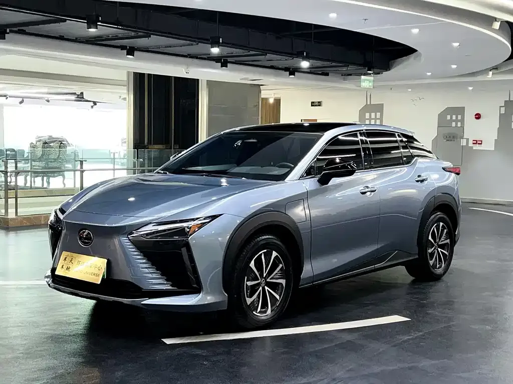 Lexus RZ — фото 1