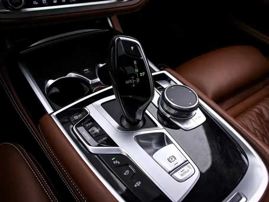 BMW 7 Series — фото 9
