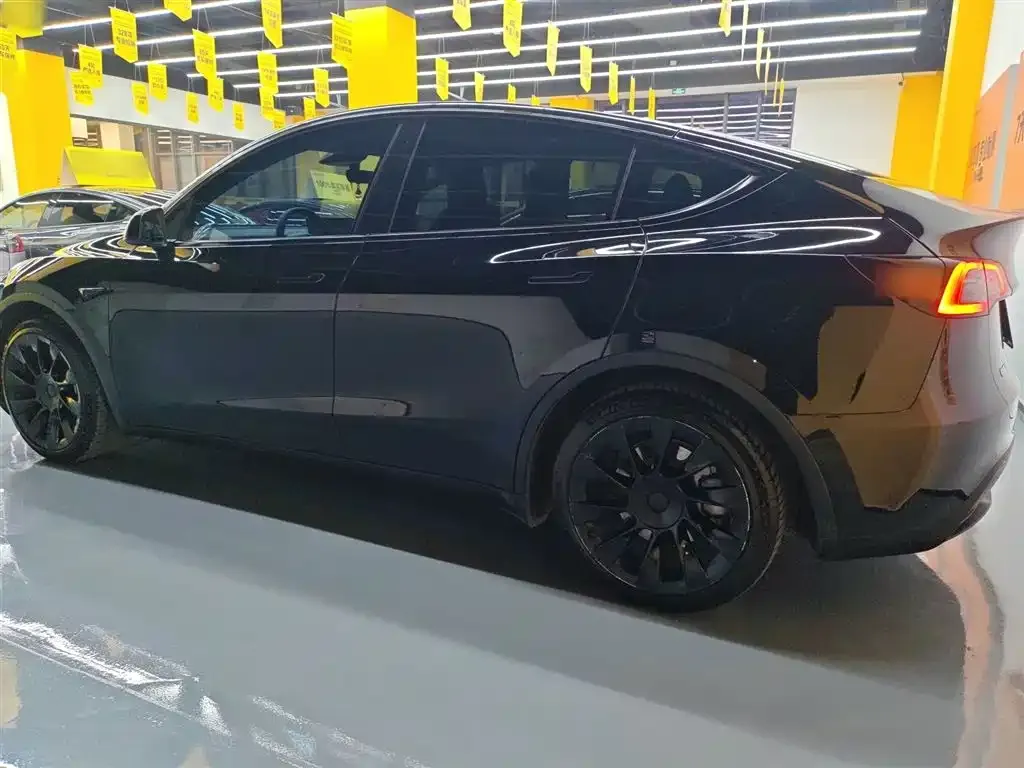 Tesla Model Y — фото 5
