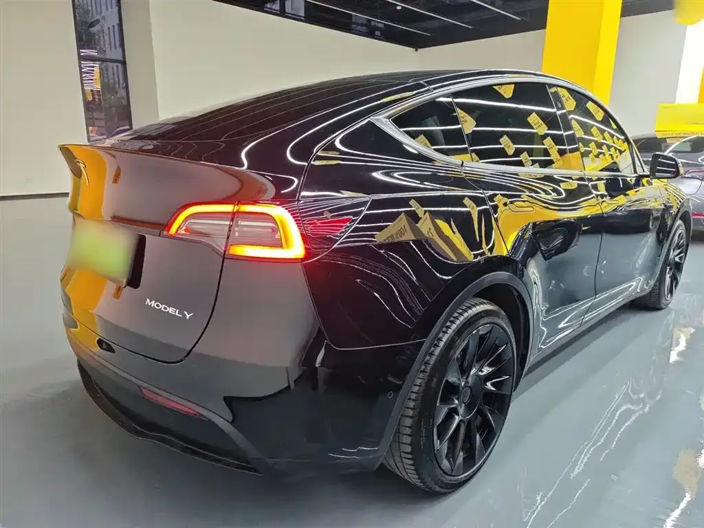 Tesla Model Y — фото 7