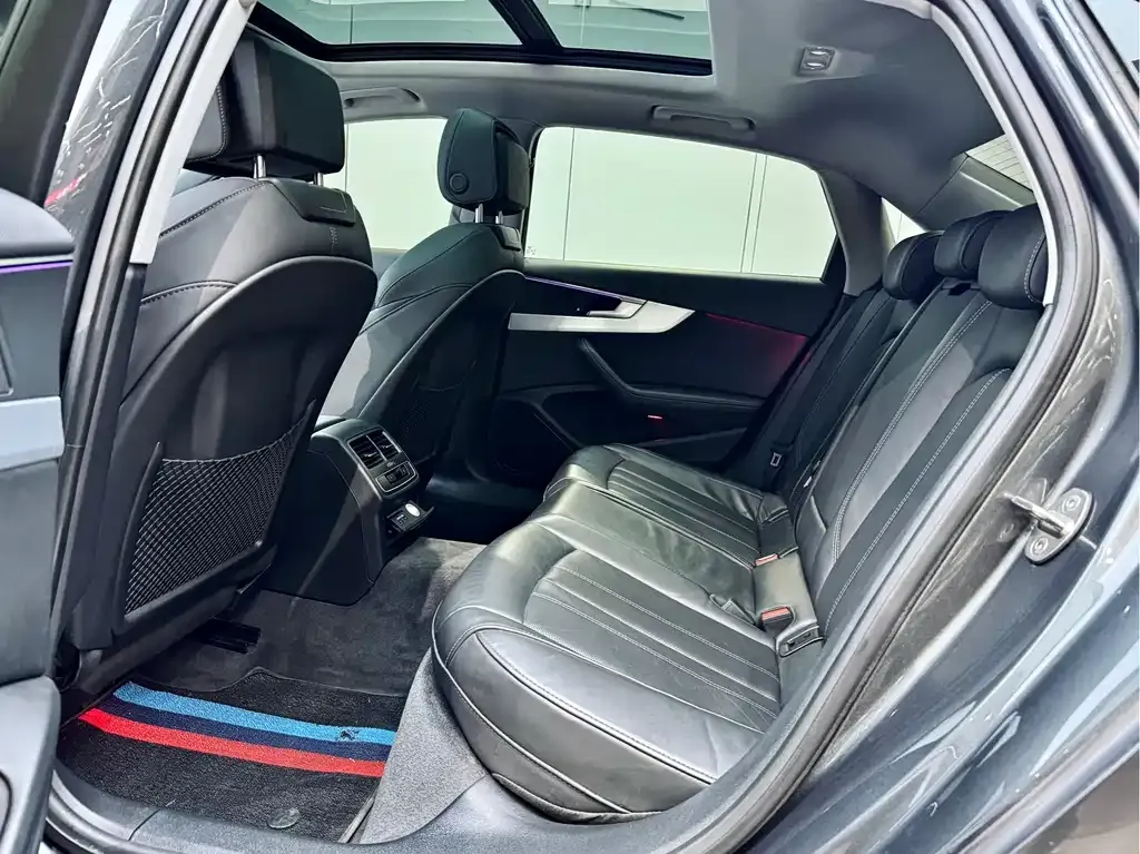 Audi A4L 2022 из CN, фото 10