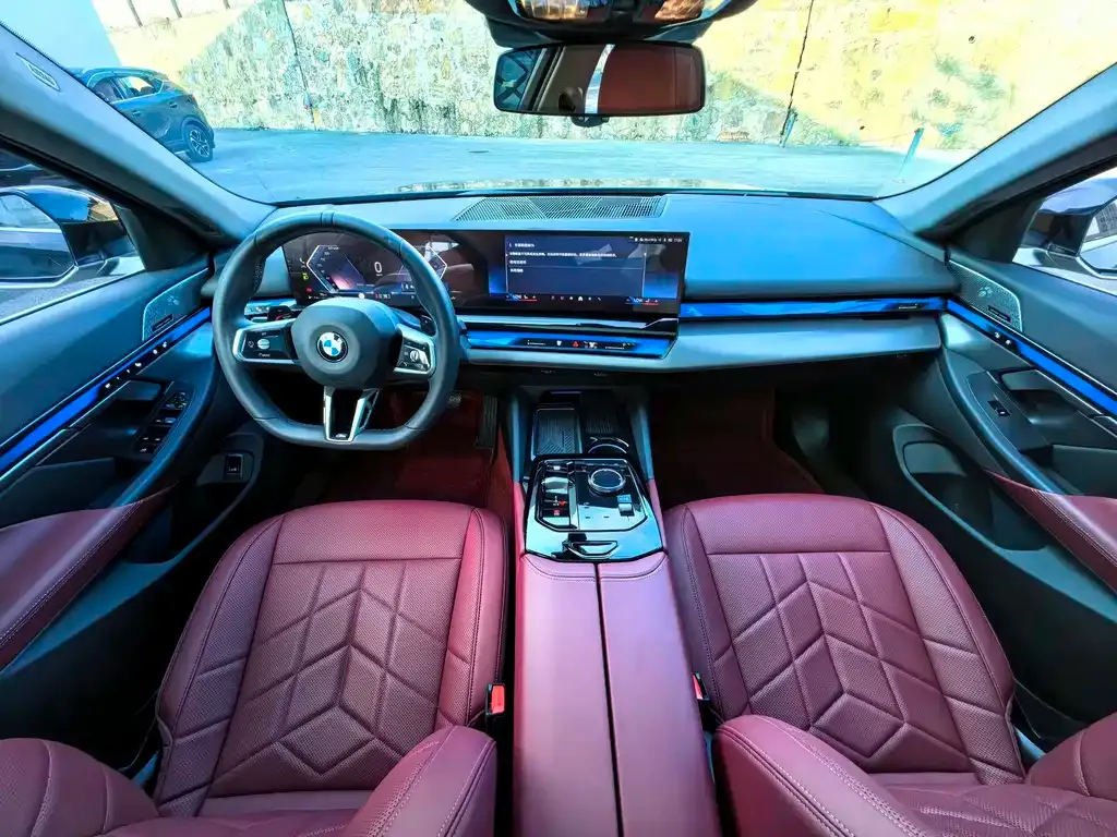 BMW 5 Series 2024 из CN, фото 5