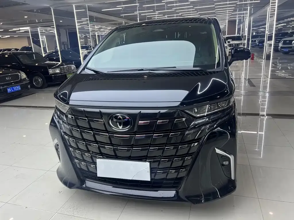 Toyota Alphard — фото 2
