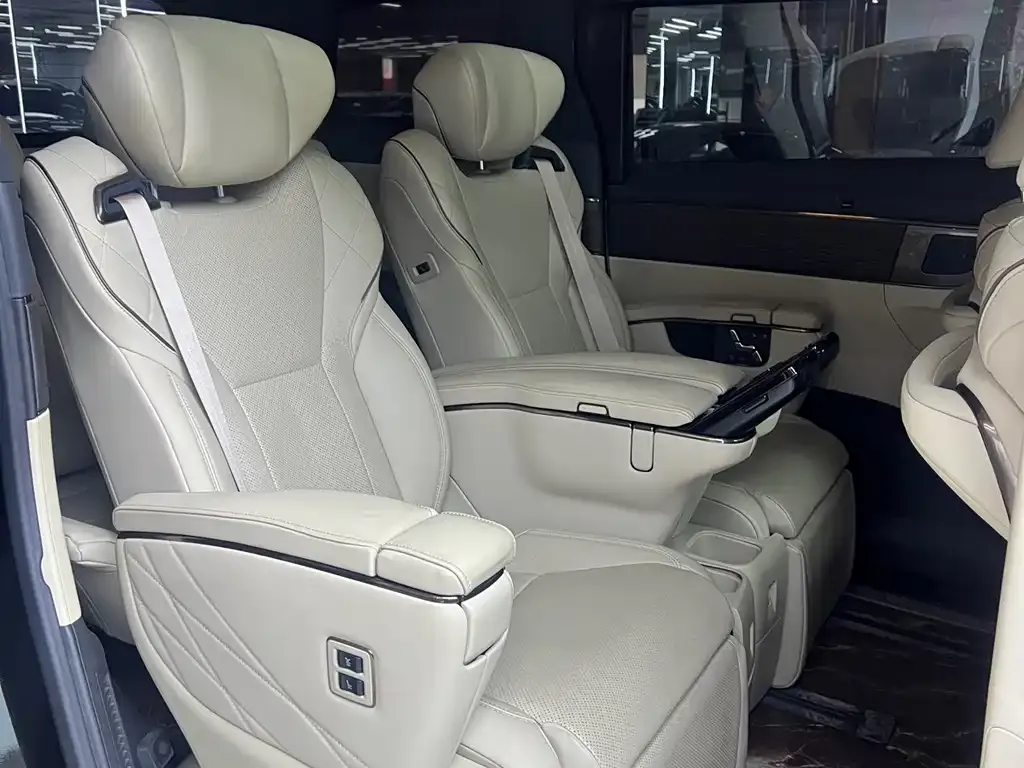 Toyota Alphard — фото 4