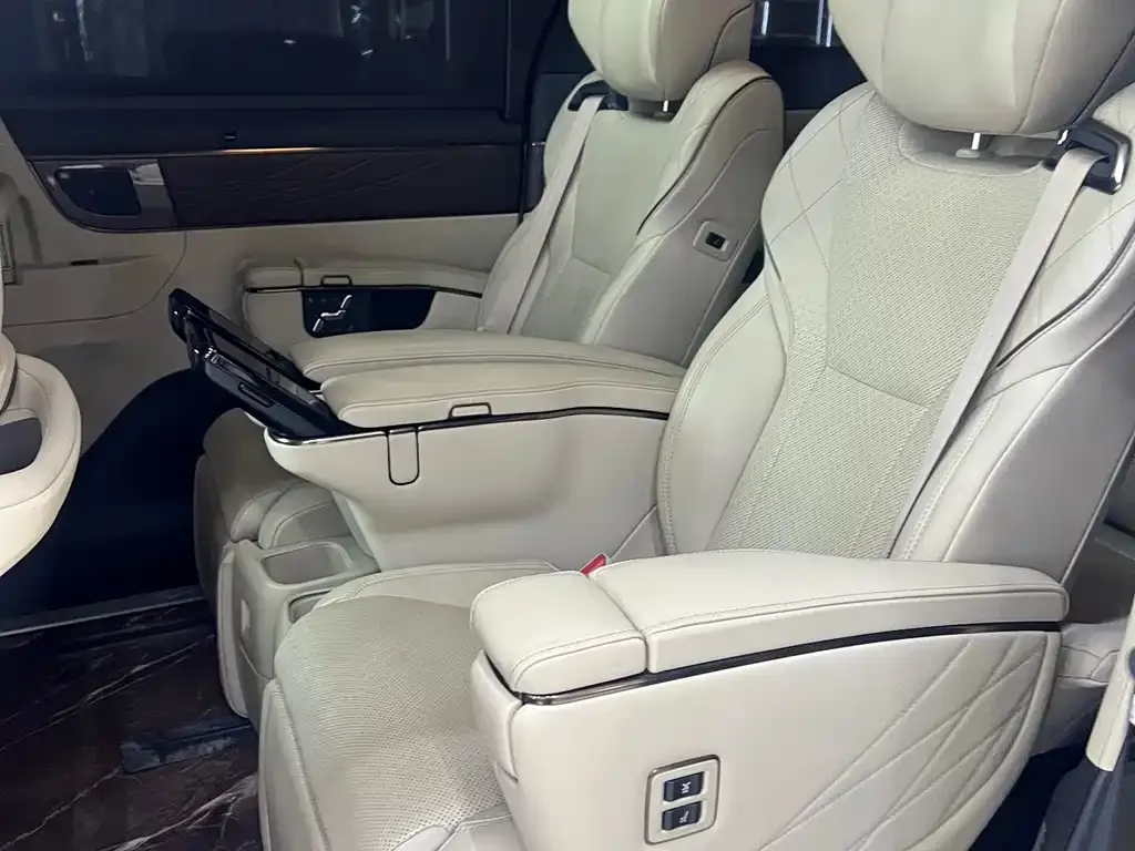 Toyota Alphard — фото 7