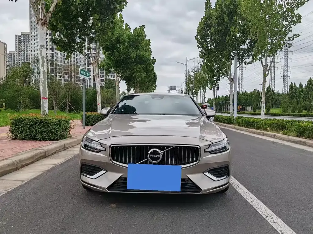 Volvo S60 2025 из CN, фото 2