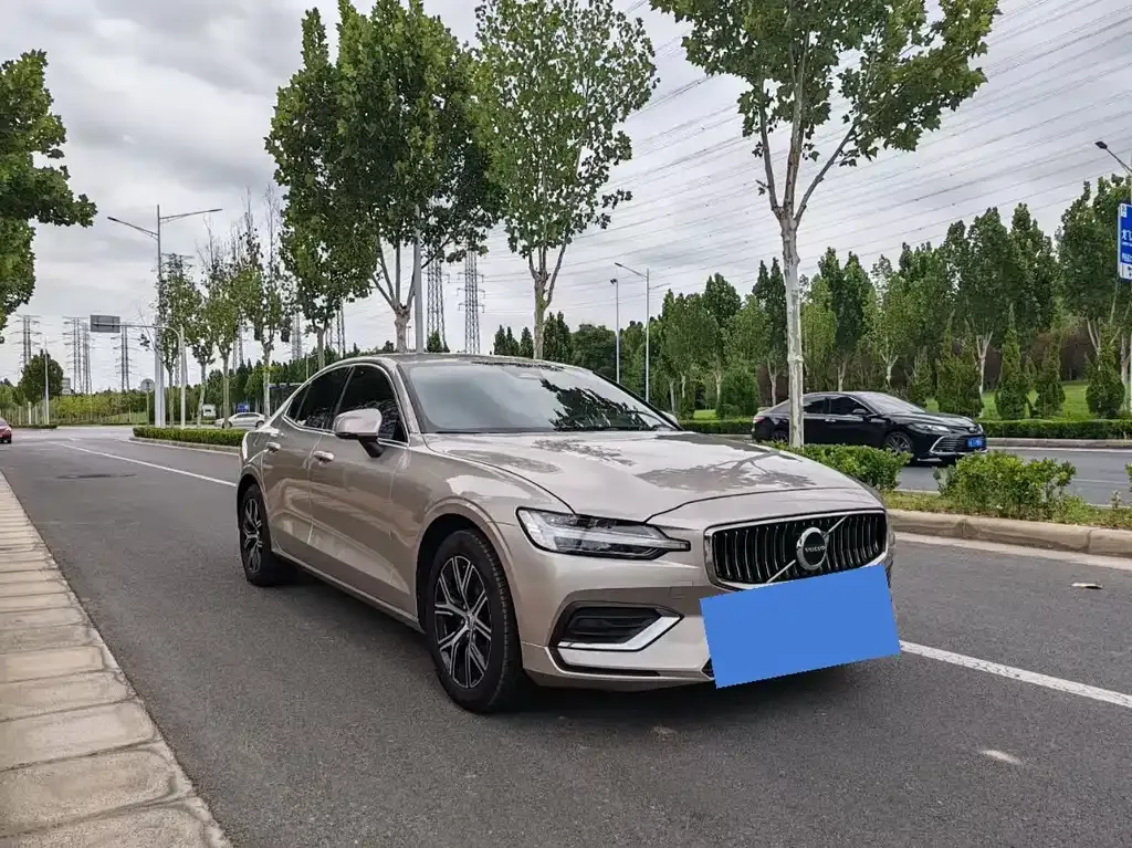 Volvo S60 2025 из CN, фото 3