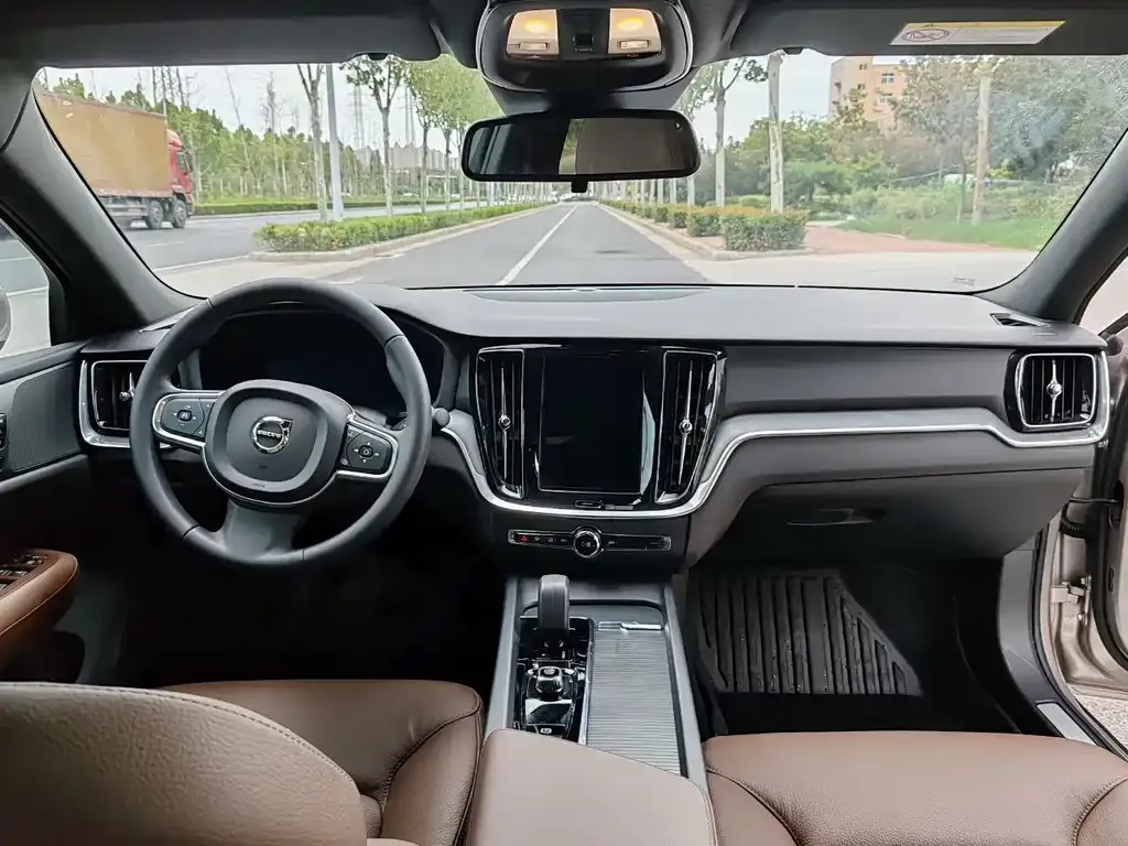 Volvo S60 2025 из CN, фото 4