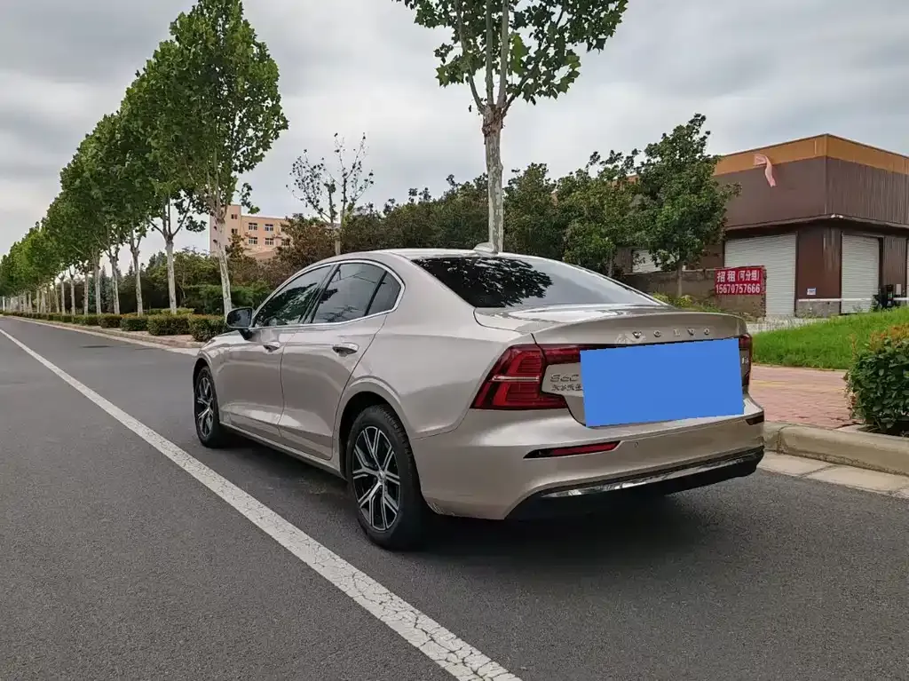 Volvo S60 2025 из CN, фото 6