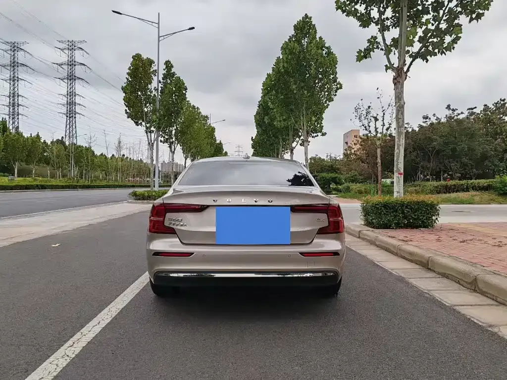 Volvo S60 2025 из CN, фото 7