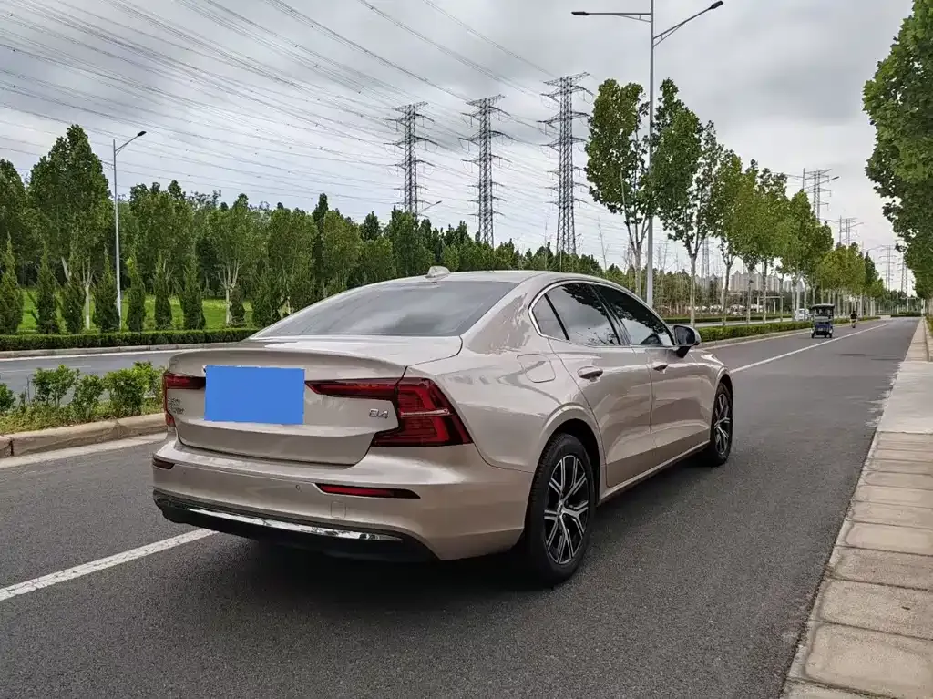 Volvo S60 2025 из CN, фото 8