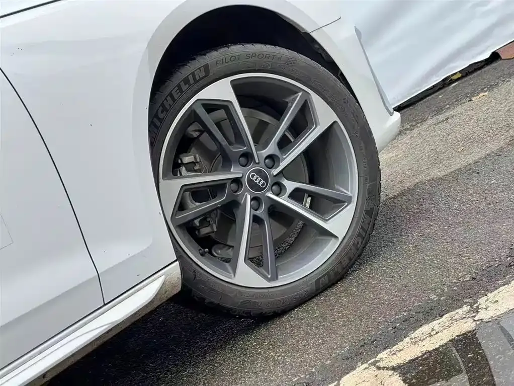 Audi A4L 2023 из CN, фото 7