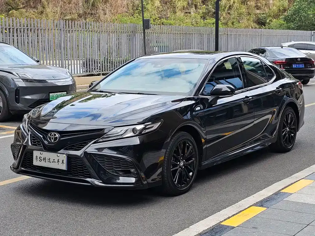 Toyota Camry 2023 из CN, фото 1