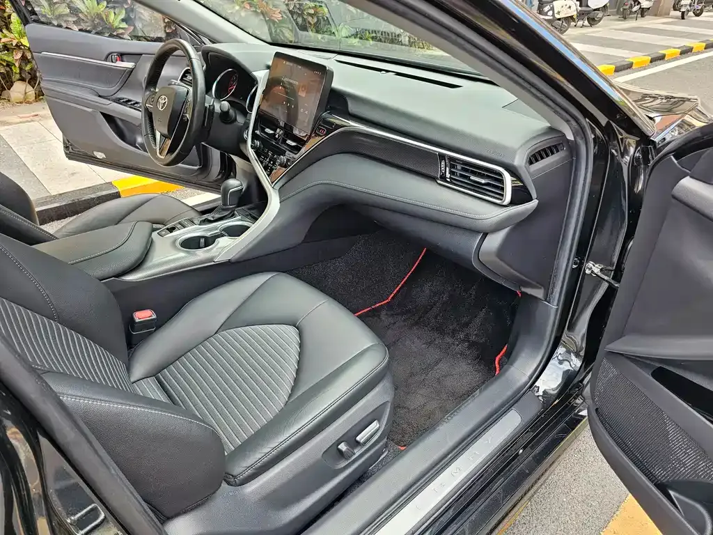 Toyota Camry 2023 из CN, фото 10