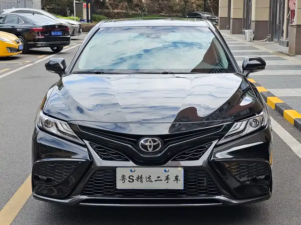 Toyota Camry 2023 из CN, фото 2
