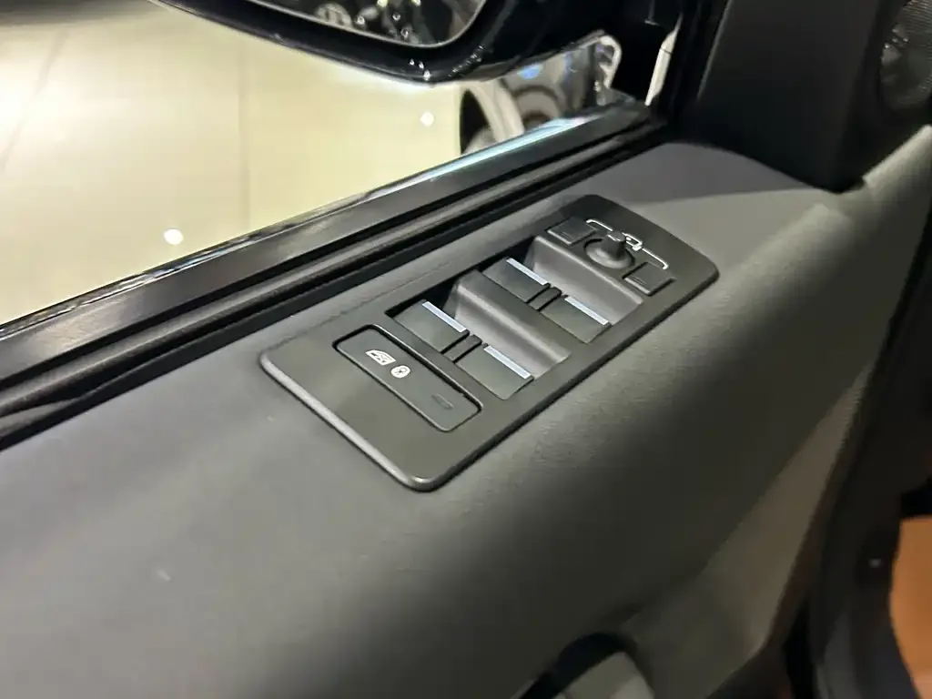 Land Rover Discovery 2023 из CN, фото 5