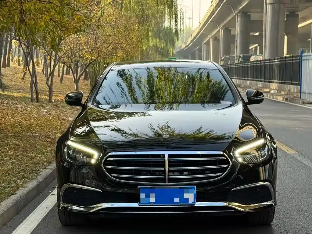 Mercedes-Benz E-Class — фото 2