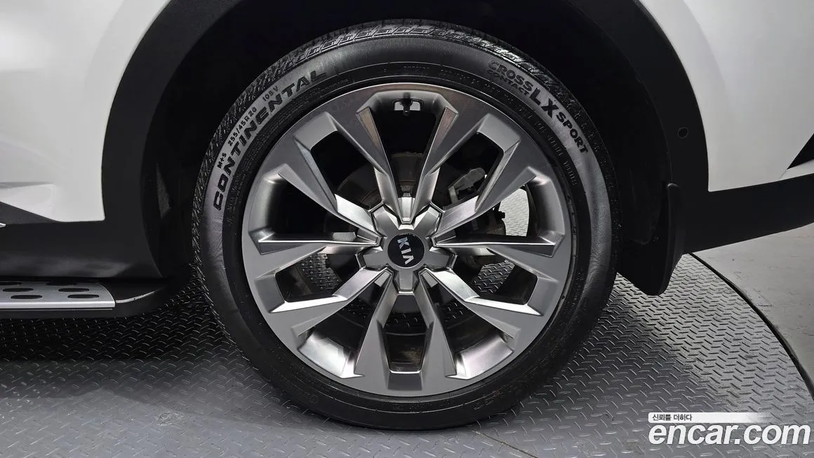 Kia Sorento — фото 5