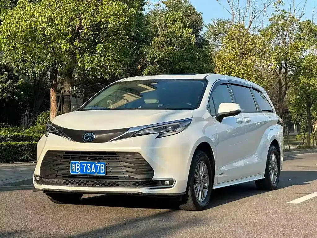 Toyota Sienna 2022 из CN, фото 1