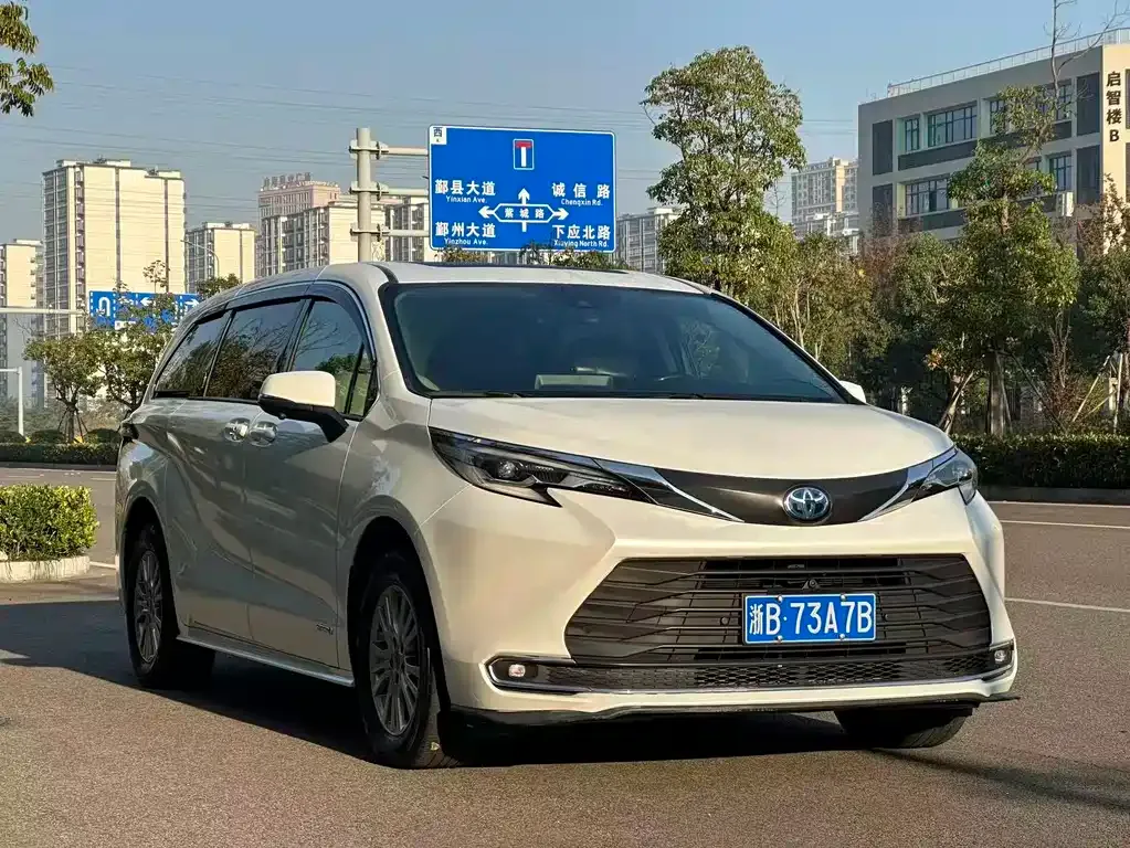 Toyota Sienna 2022 из CN, фото 3