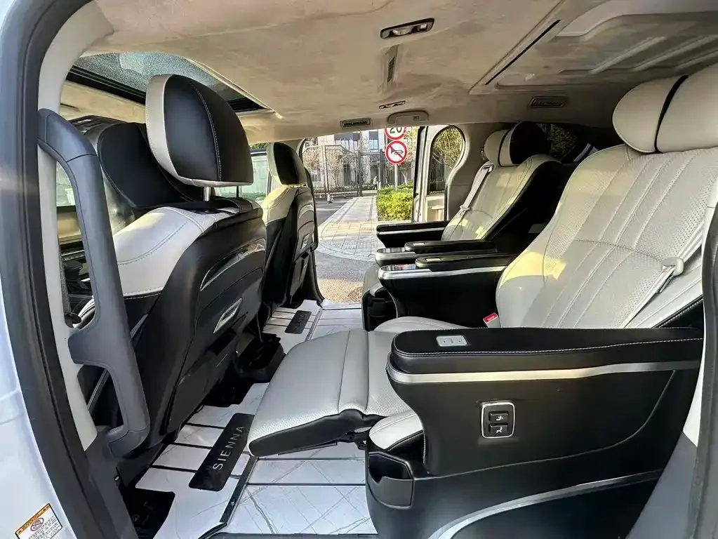 Toyota Sienna 2022 из CN, фото 5