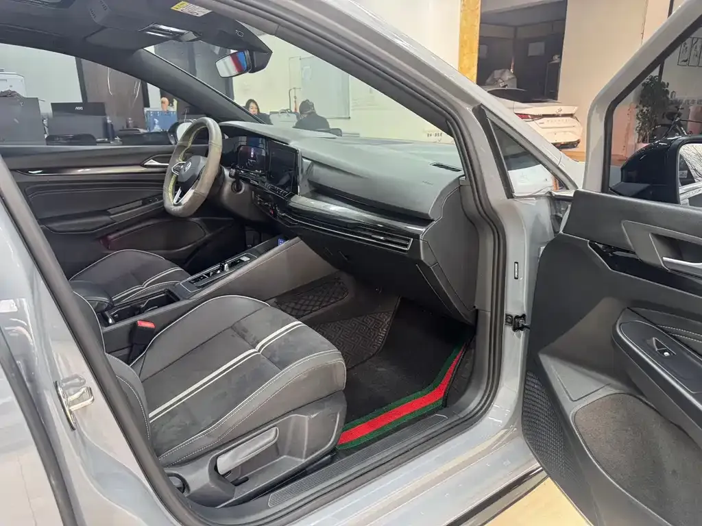 Volkswagen Golf 2022 из CN, фото 10