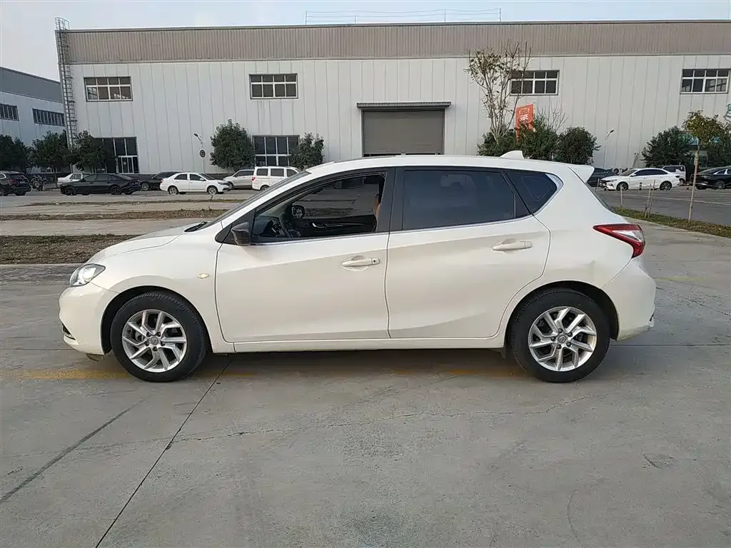 Nissan Tiida 2023 из CN, фото 5