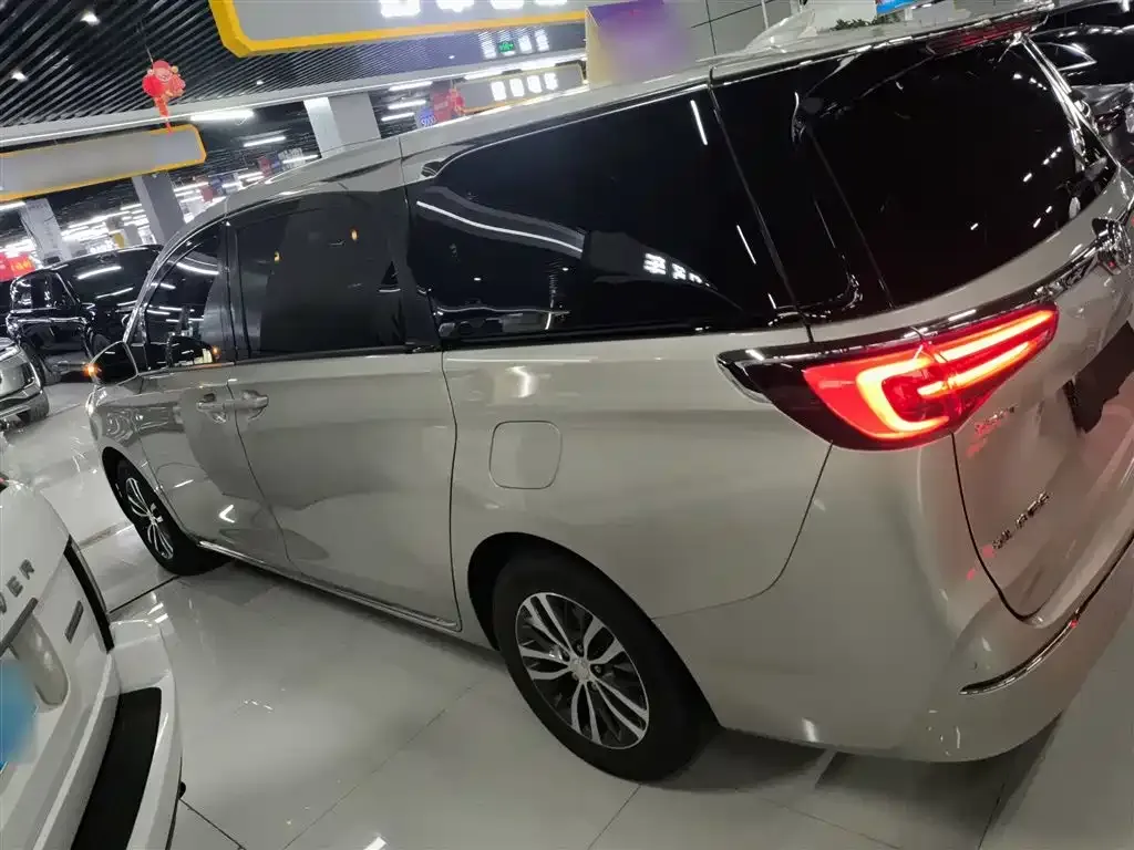 Buick GL8 2023 из CN, фото 5