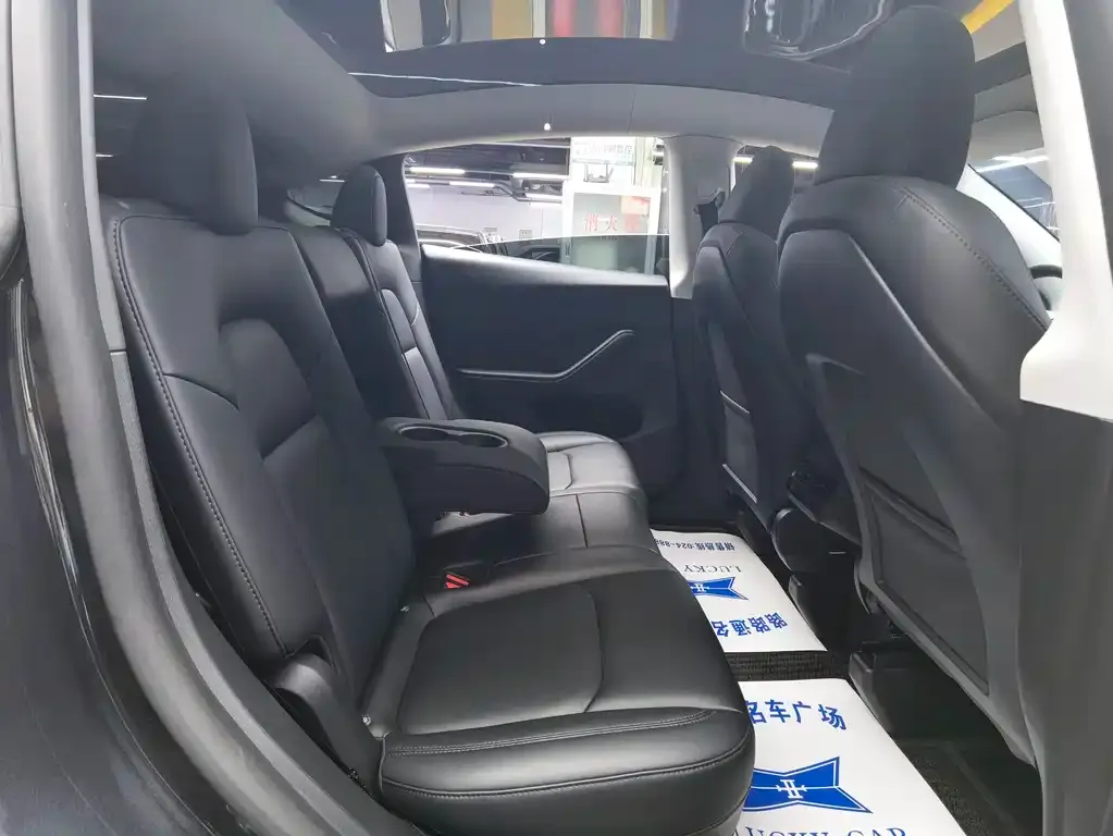 Tesla Model Y — фото 9