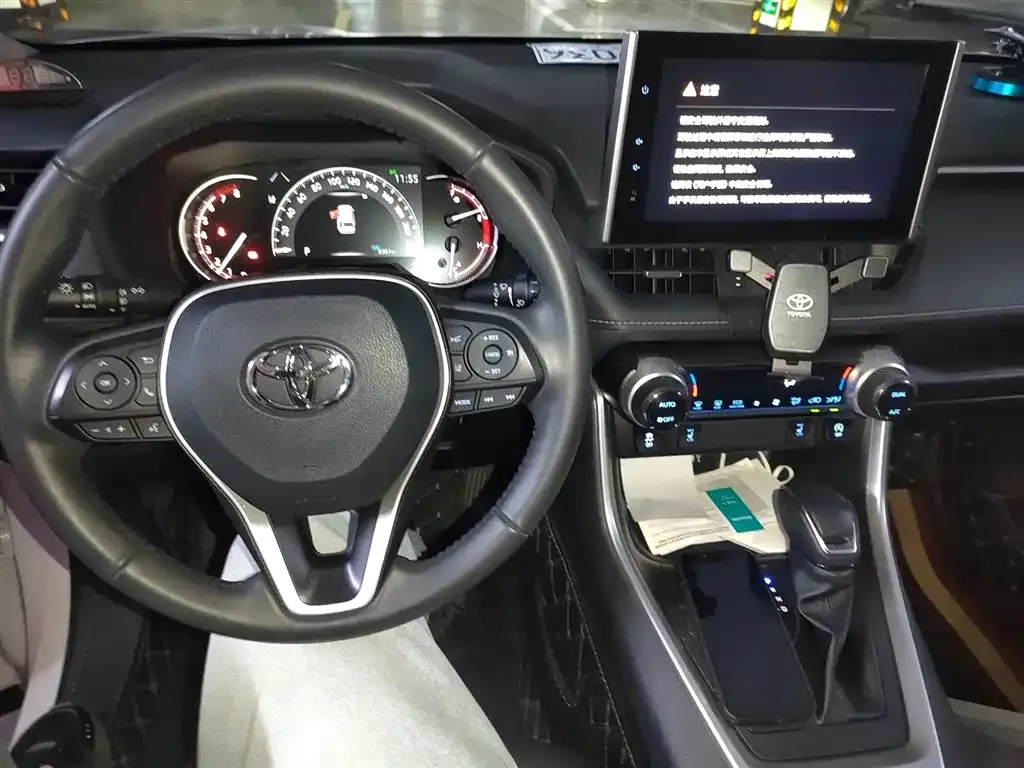 Toyota RAV4 — фото 10