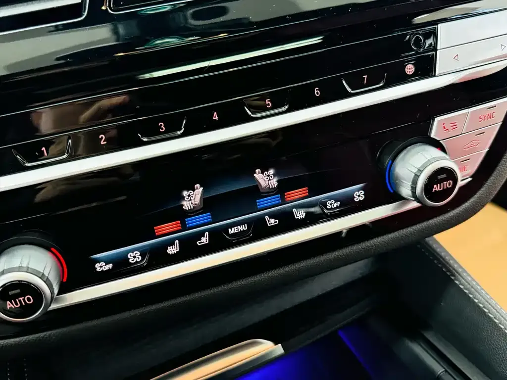 BMW 5 Series 2023 из CN, фото 8
