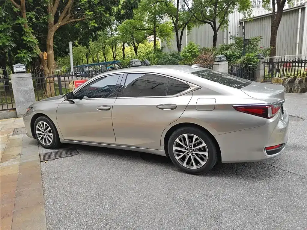 Lexus ES — фото 5