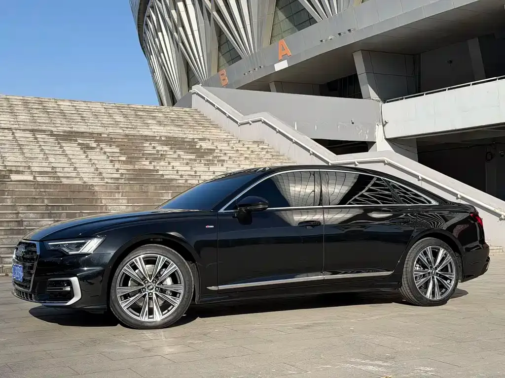 Audi A6L — фото 1