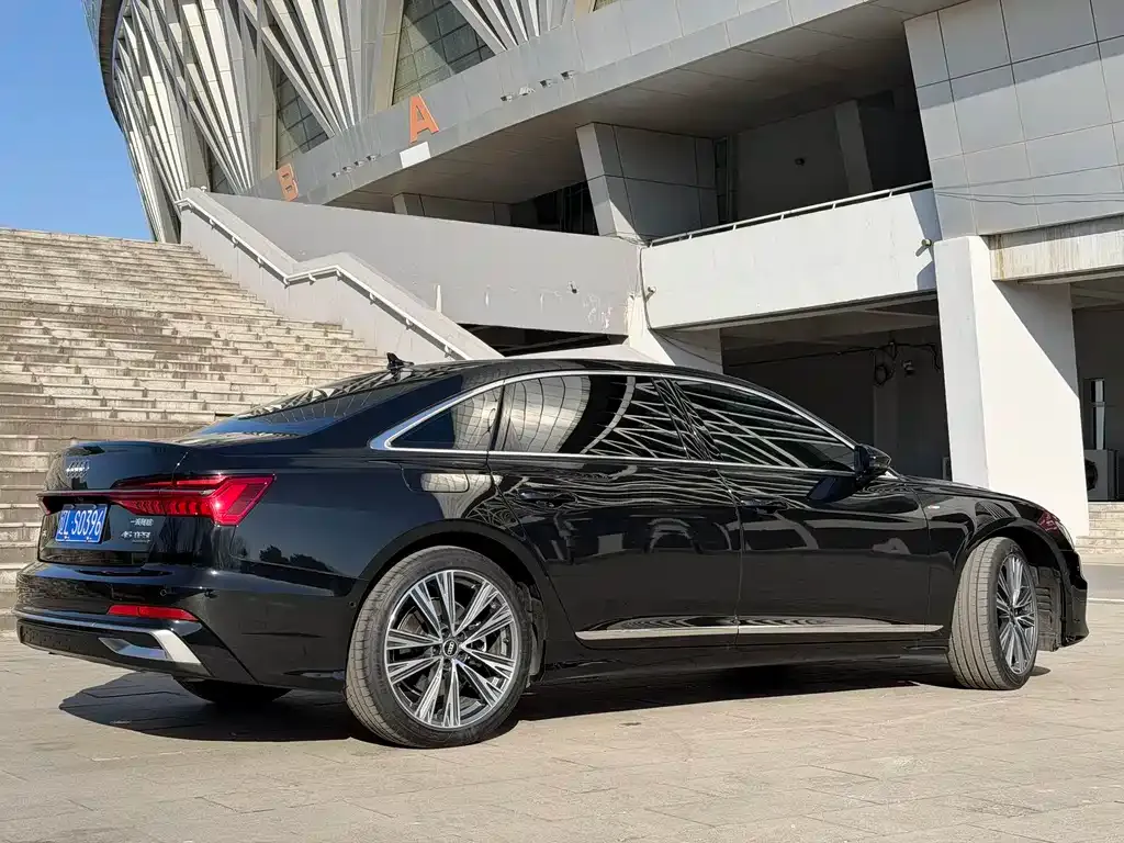 Audi A6L — фото 5