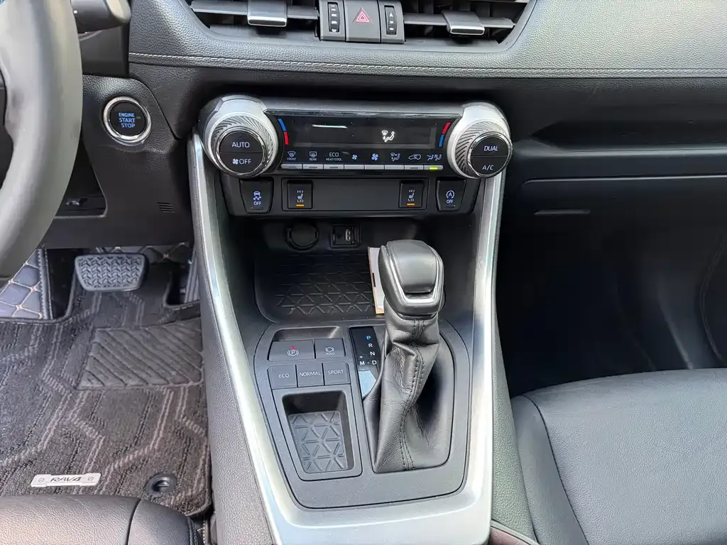 Toyota RAV4 — фото 10