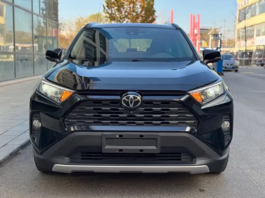 Toyota RAV4 — фото 2