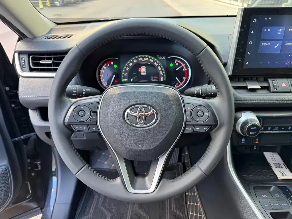 Toyota RAV4 — фото 9