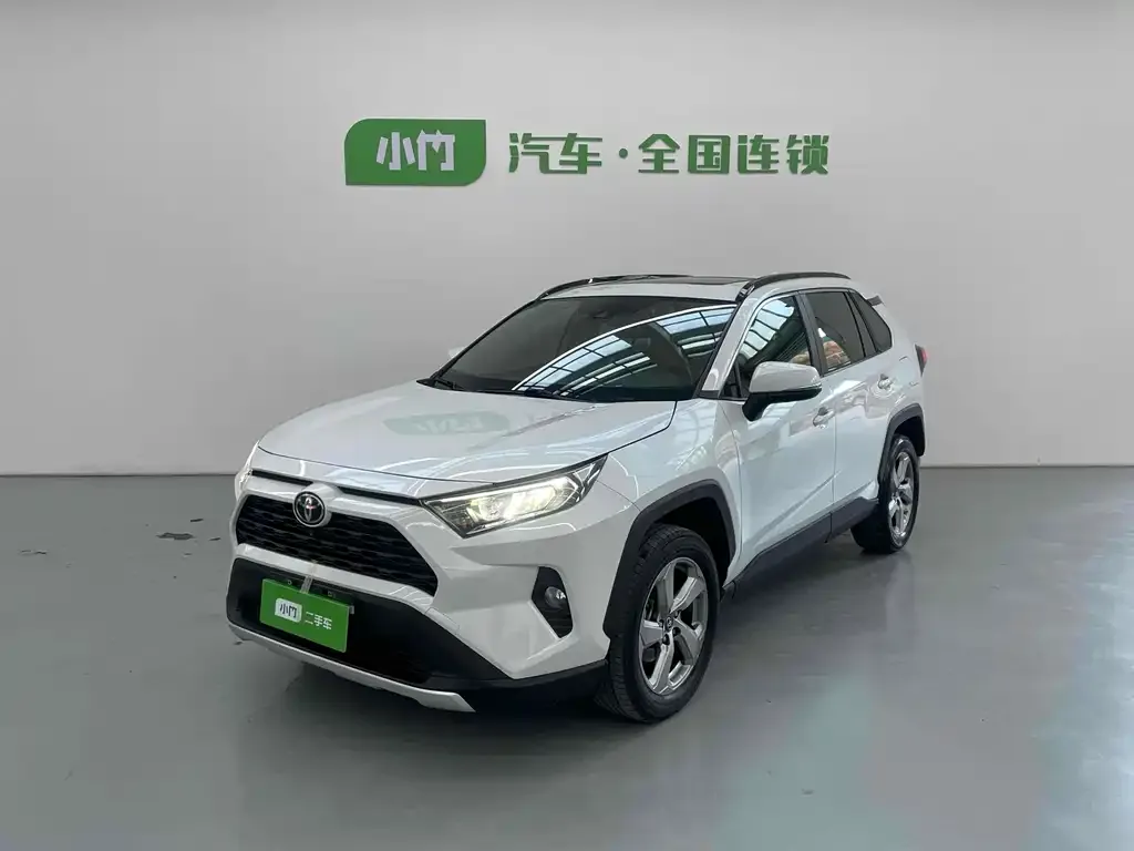Toyota RAV4 — фото 1