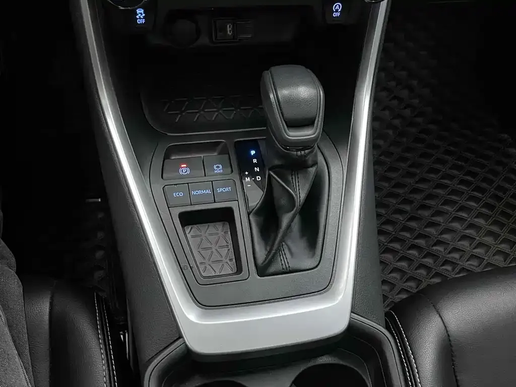Toyota RAV4 — фото 10