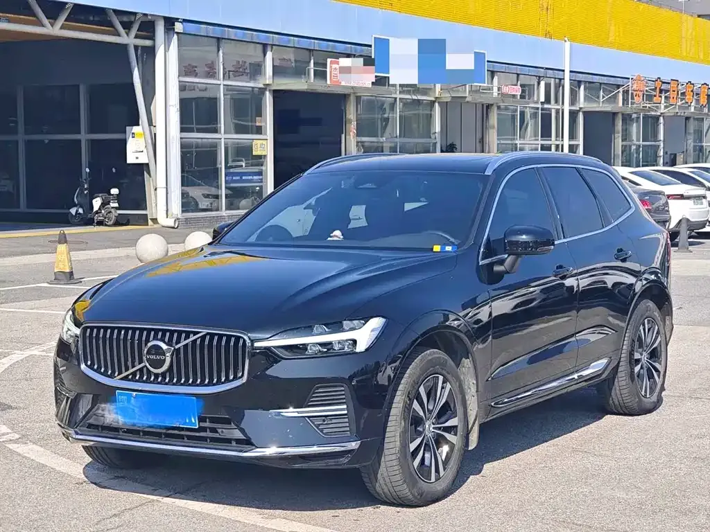 Volvo XC60 — фото 1
