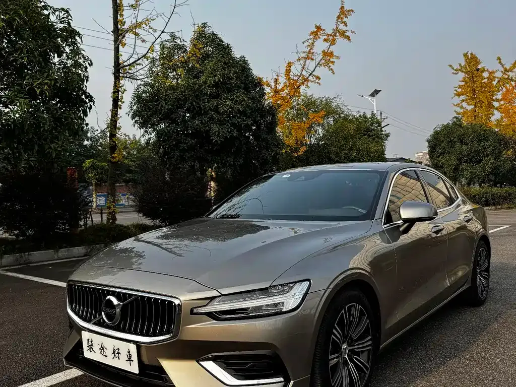 Volvo S60 2023 из CN, фото 1