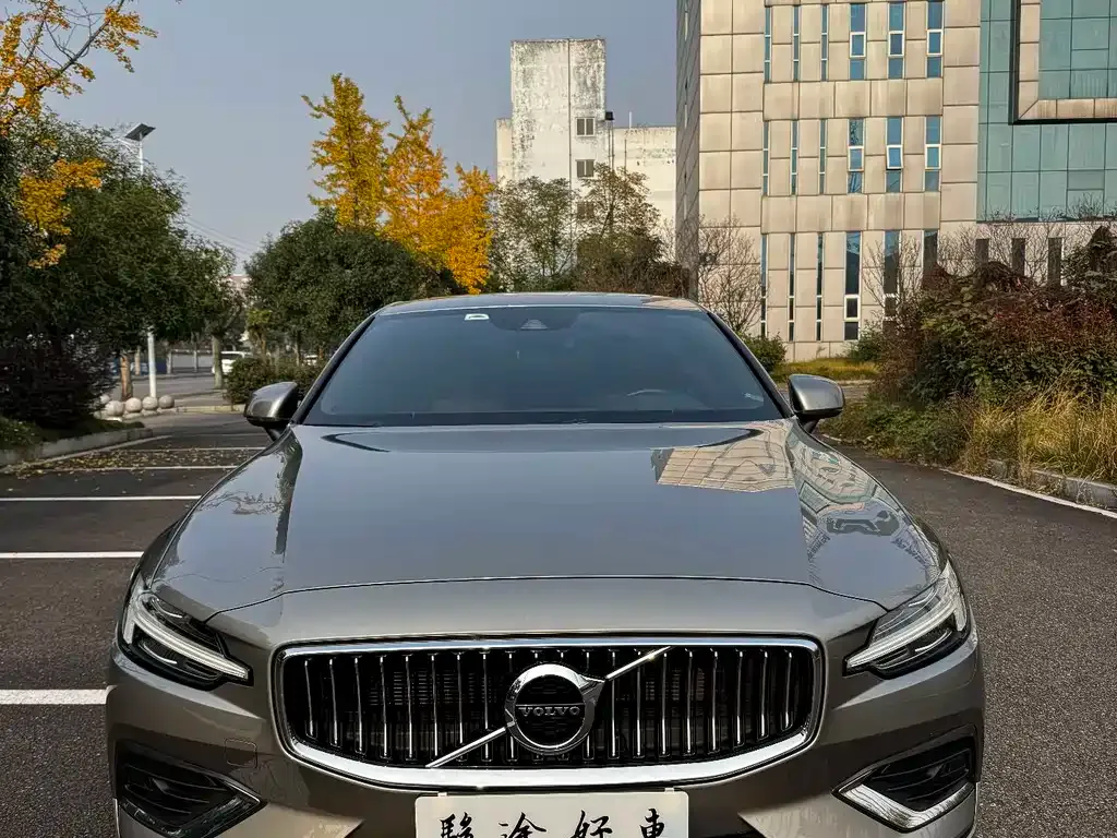 Volvo S60 2023 из CN, фото 2