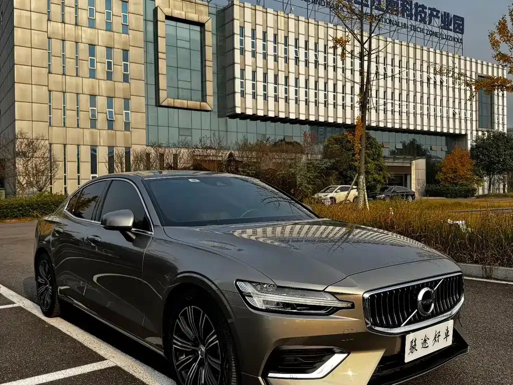 Volvo S60 2023 из CN, фото 3