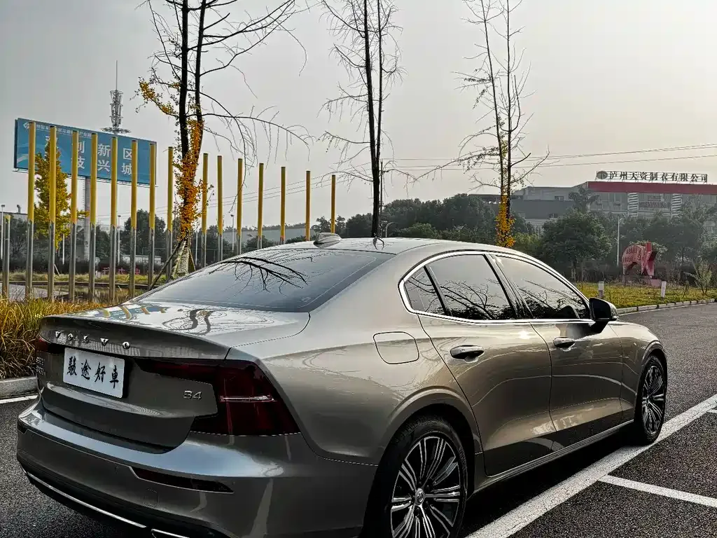 Volvo S60 2023 из CN, фото 5