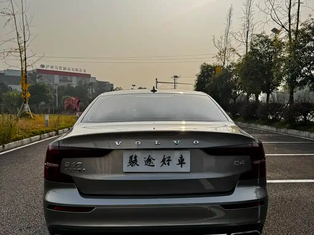 Volvo S60 2023 из CN, фото 6