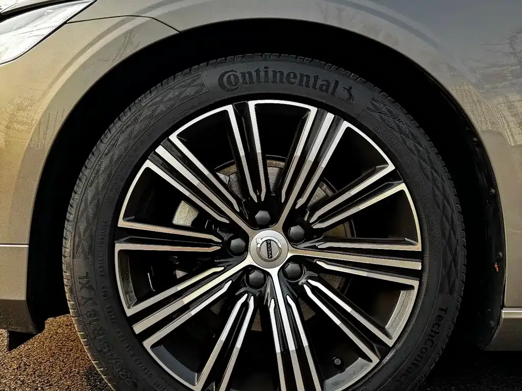 Volvo S60 2023 из CN, фото 7