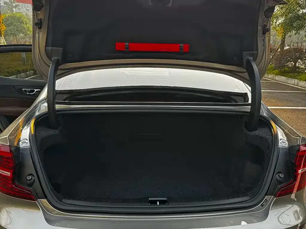 Volvo S60 2023 из CN, фото 9