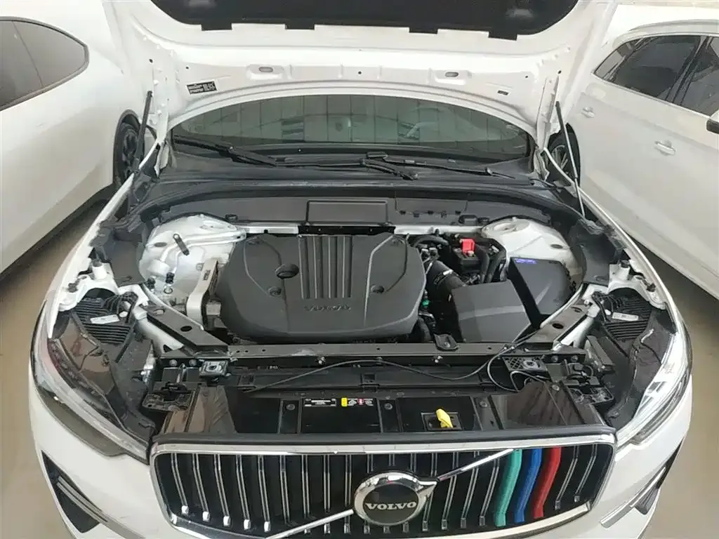 Volvo XC60 — фото 10
